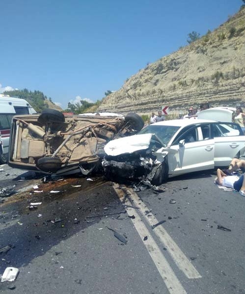 audi ile tofaşın kafa kafaya çarpışması