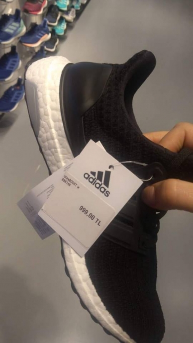 999tl etiketle satışa sunulan adidas spor ayakkabı