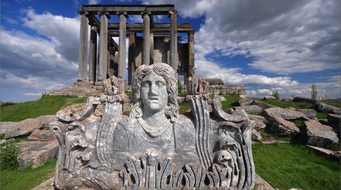 anıtkabir in yunan tapınaklarına benzemesi
