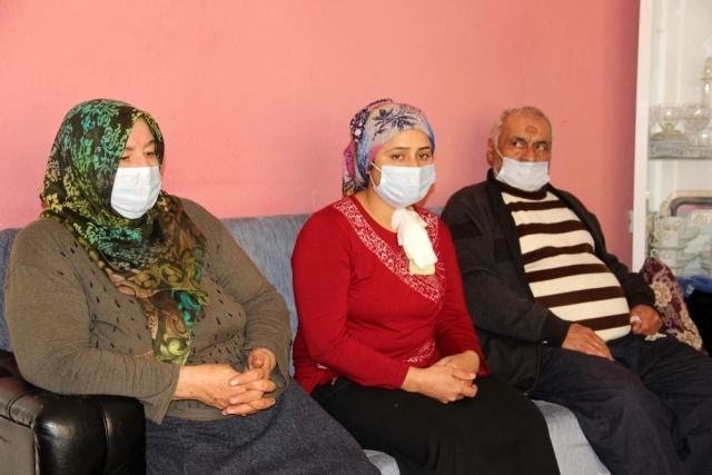 çocuklarının gözü önünde karısını bıçaklayan koca