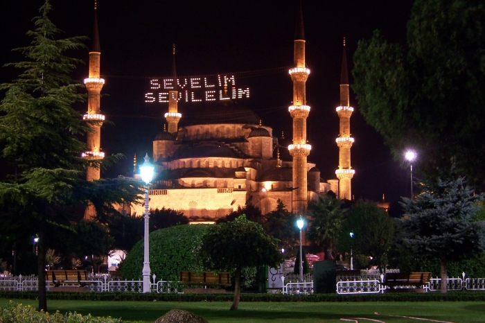 türkiye de camilere asılmış ilginç mahyalar