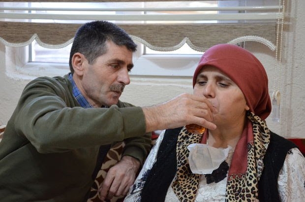 felçli eşi için çabalayan fedakar koca