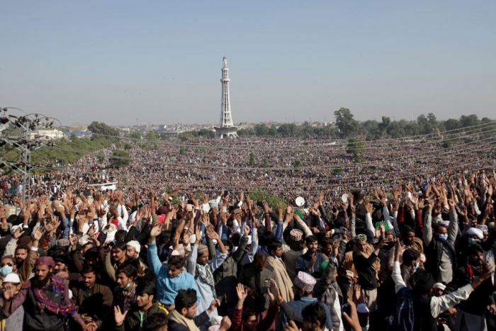 pakistan da virüsün hiçe sayıldığı cenaze töreni