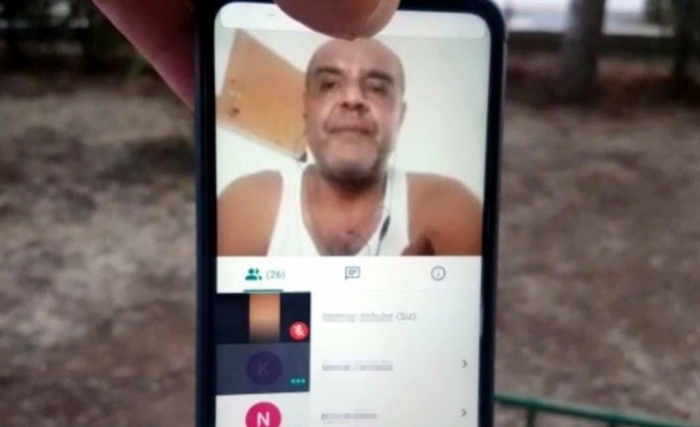 veli toplantısına atletle çıkan öğretmen