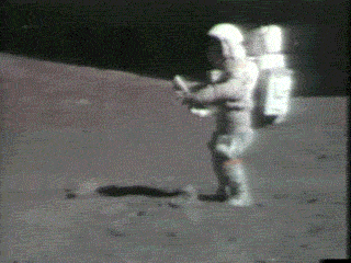 ayda düşen astronot
