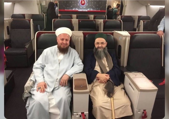 cübbeli ahmet hocanın business class ta uçması