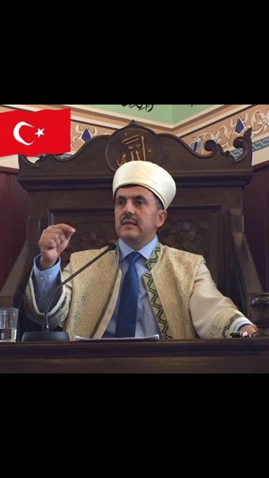 kadın soyunma kabininin videosunu çeken müezzin