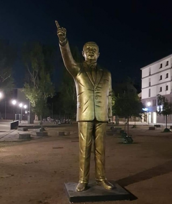 almanya ya erdoğan heykeli dikmek