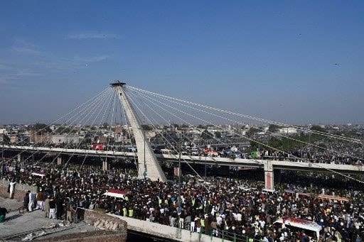 pakistan da virüsün hiçe sayıldığı cenaze töreni