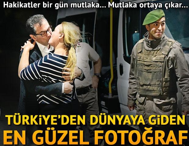 dünyanın en güzel aşk fotoğrafındaki mehmetçik