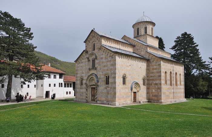 kosova deçan manastırı duvarındaki uzay gemisi