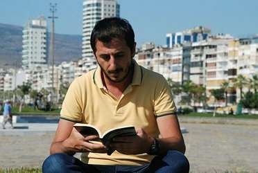 terlikli izban kekosu denilen adamın yazar olması