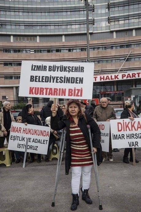 ibb den kurtarın bizi pankartı açan chpliler