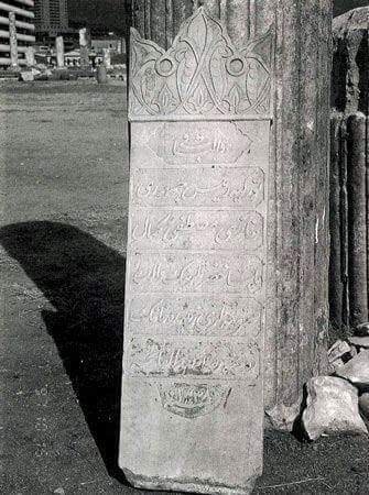 zübeyde hanım ın sökülen mezar taşı