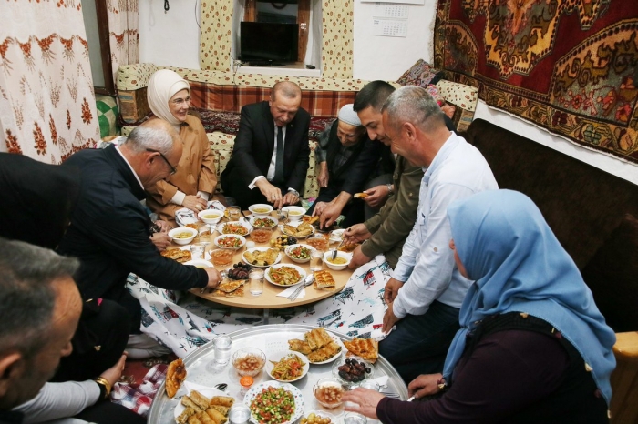 recep tayyip erdoğan ın yer sofrası oyunu