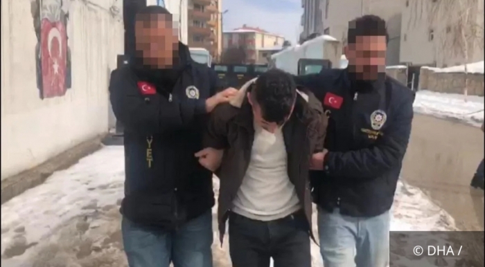 150 lira için arkadaşını öldürdü