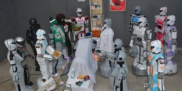 düşen robota hasta ziyareti