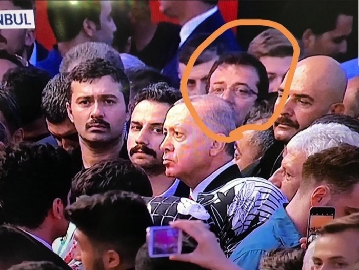 e imamoğlunun rte ile aynı kadraja girme çabası