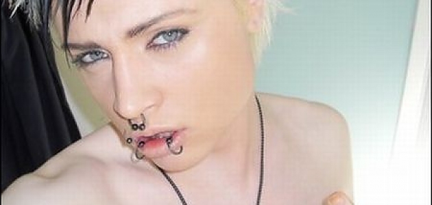 İskoçya'nın En Seksi Genci "Erkek Barbie"nin Verdiği 14 Göz Kamaştırıcı Poz