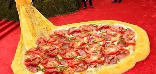 İnternet Aleminin Rihanna'nın Gala Gecesinde Giydiği Elbiseye Verdiği 13 Eğlenceli Tepki