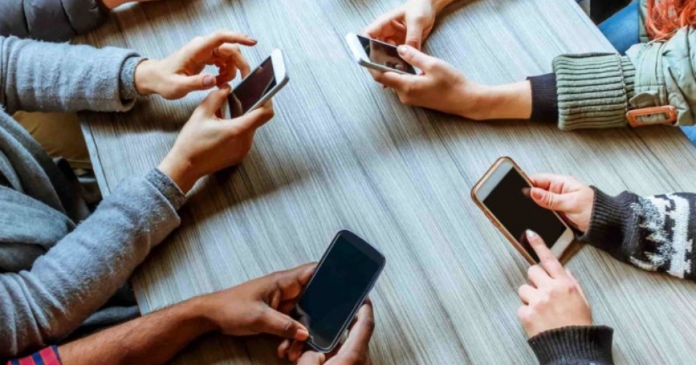 Telefonlarını Sık Değiştiren Gençlerin Sahip Olduğu 8 Ortak Özellik