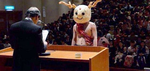 Mezuniyet Törenlerine Tuhaf Tuhaf Kostümlerle Gitmiş Japon Öğrencilerin 22 Eğlenceli Fotoğrafı