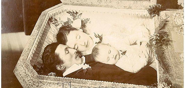 Eski Avrupa Geleneklerinden Biri: Ölüm Sonrası Çekilmiş 13 Ürkütücü Fotoğraf Karesi
