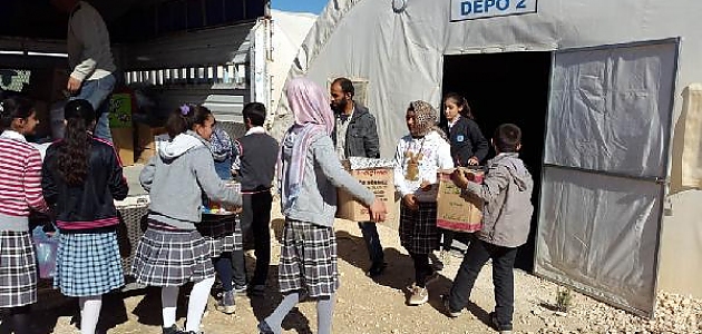 Midyatlı öğrencilerden Suriyeli sığınmacılara yardım eli