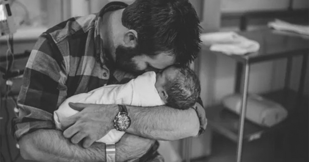 Dünyaya Henüz Yeni Gelmiş Bebeklerini İlk Kez Kucaklarına Alan 14 Babanın Tarifsiz Sevinçleri