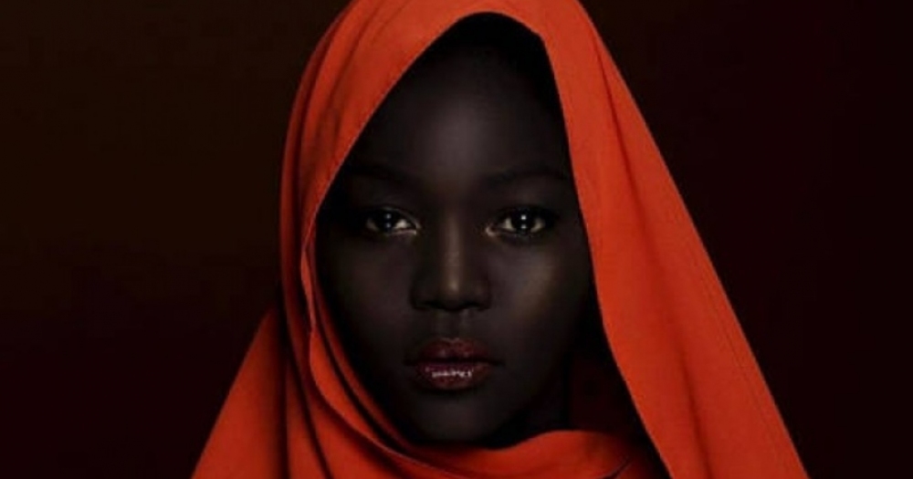Karanlığın Güzeli Lakaplı Güney Sudanlı Mankenin Hayretler İçinde Kalacağınız 14 Fotoğrafı
