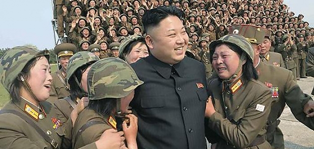 Kim Jong Un'un Kadın Askerlerle Çekilen Fotosuyla İlgili Yapılmış En Komik 17 Photoshop Çalışması