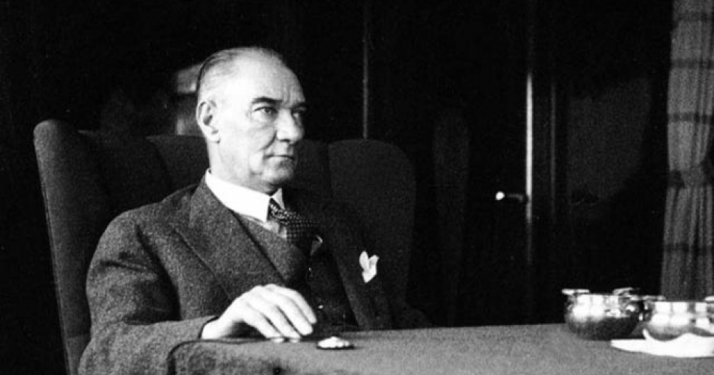 Gazi Mustafa Kemal Atatürk'ün Asaletinin ve Karizmasının Tavan Yaptığı 20 Gif