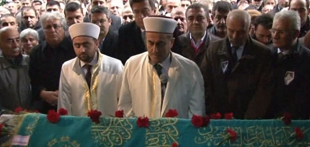 Deniz Gezmiş’in annesi son yolculuğuna uğurlandı!