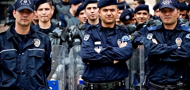 Dünyanın Farklı Ülkelerinden Polis Kuvvetlerinin 22 Fotoğrafı