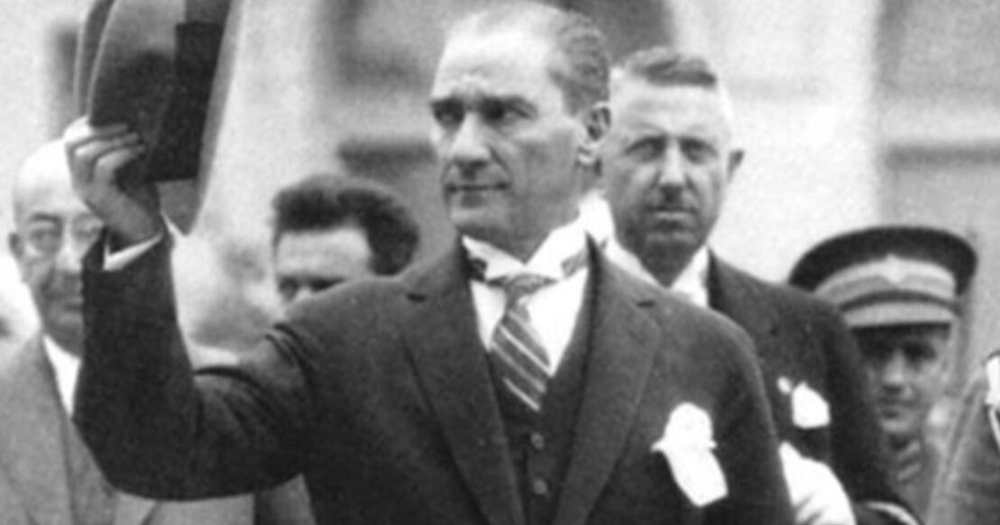 Gazi Mustafa Kemal Atatürk'ün Cumhuriyetle Alakalı Söylediği Ders Niteliğinde 17 Söz