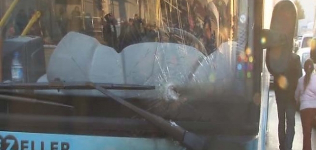 Okmeydanı'nda otobüse molotoflu saldırı!