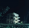 terk edilmiş evde geceyi geçirmek / #2130604