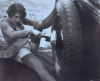 arabasının lastiğini değiştirebilen kadın / #1986647