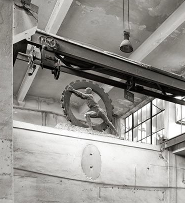 kayseri bez fabrikasındaki atatürk heykeli