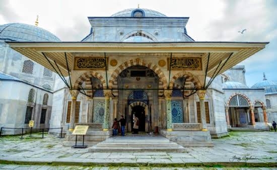 fransızların çaldığı ikinci selim türbesi çinileri