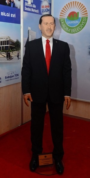 pıtrak gibi çoğalan tayyip erdoğan heykelleri