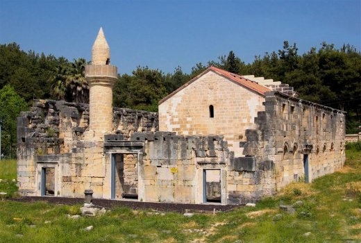 1800 yıllık caminin üzerini alüminyum kaplamak