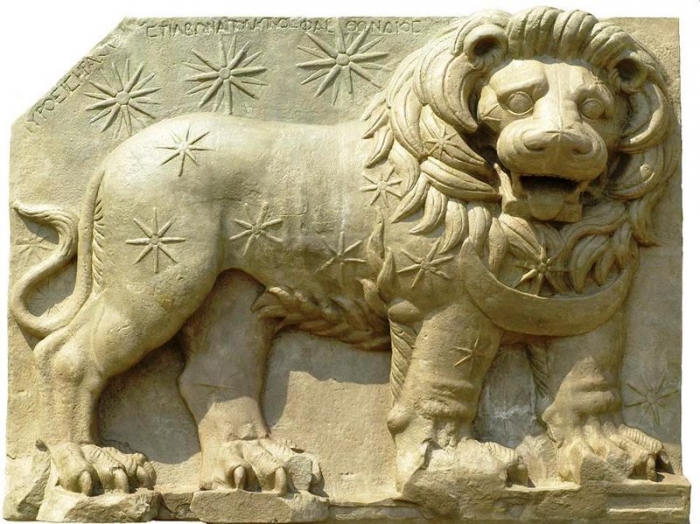 nemrut dağındaki aslan rölyefi