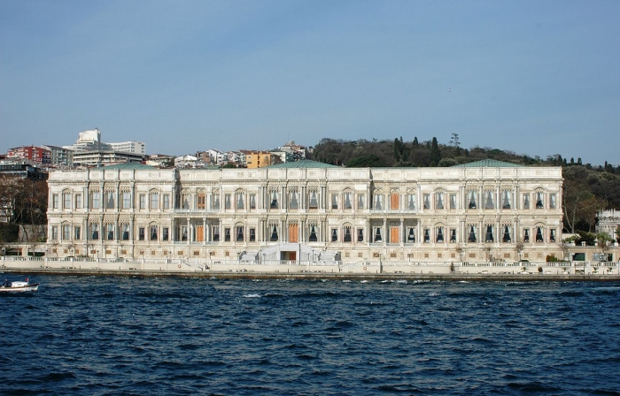 çırağan sarayının önüne prefabrik kış bahçesi