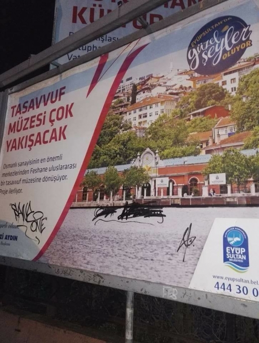 akp li belediye billboardında public seks skandalı
