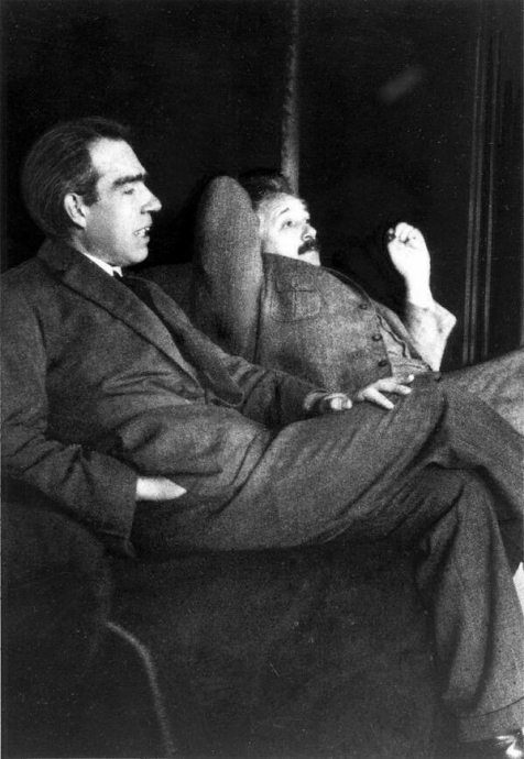 albert einstein in başbuğ türkeş ile fotoğrafı