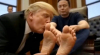 trump ın elon musk ın ayağını öpmesi