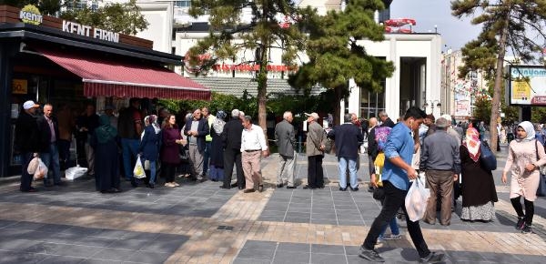 kayseri de ucuz ekmek kuyruğu