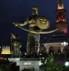 türkmenistan da türk büyükleri heykelleri