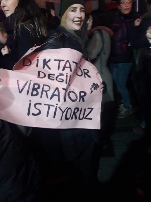 8 mart 2018 kadınlar yürüyüşü ve sapkın pankartlar